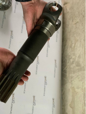 048685 Вал полуосі CARRARO